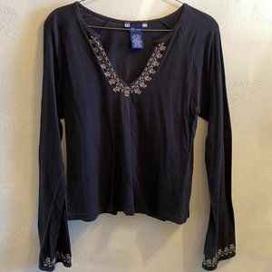 Black long sleeve v-neck blouse with stitching pattern